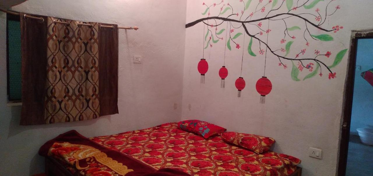 Maji Homestay Кхаджурахо Экстерьер фото