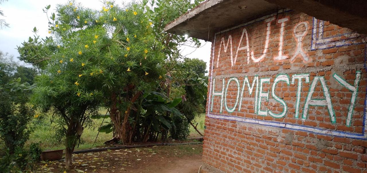 Maji Homestay Кхаджурахо Экстерьер фото