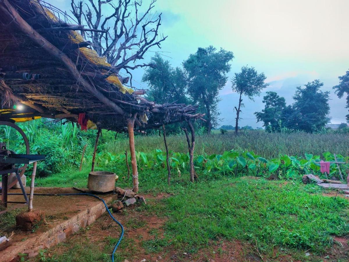 Maji Homestay Кхаджурахо Экстерьер фото
