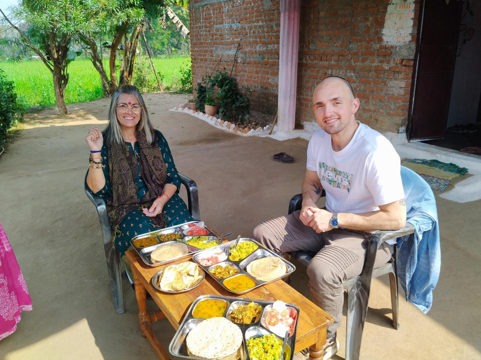 Maji Homestay Кхаджурахо Экстерьер фото