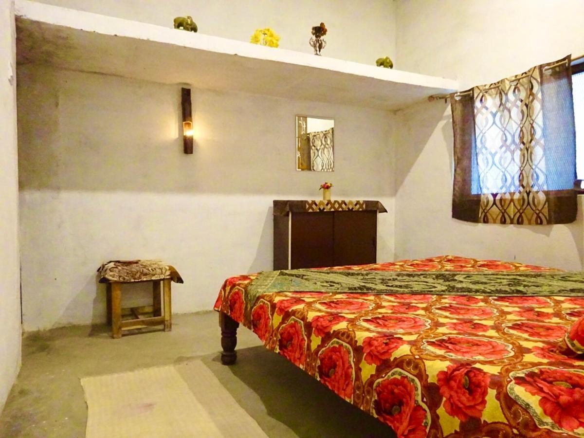 Maji Homestay Кхаджурахо Экстерьер фото