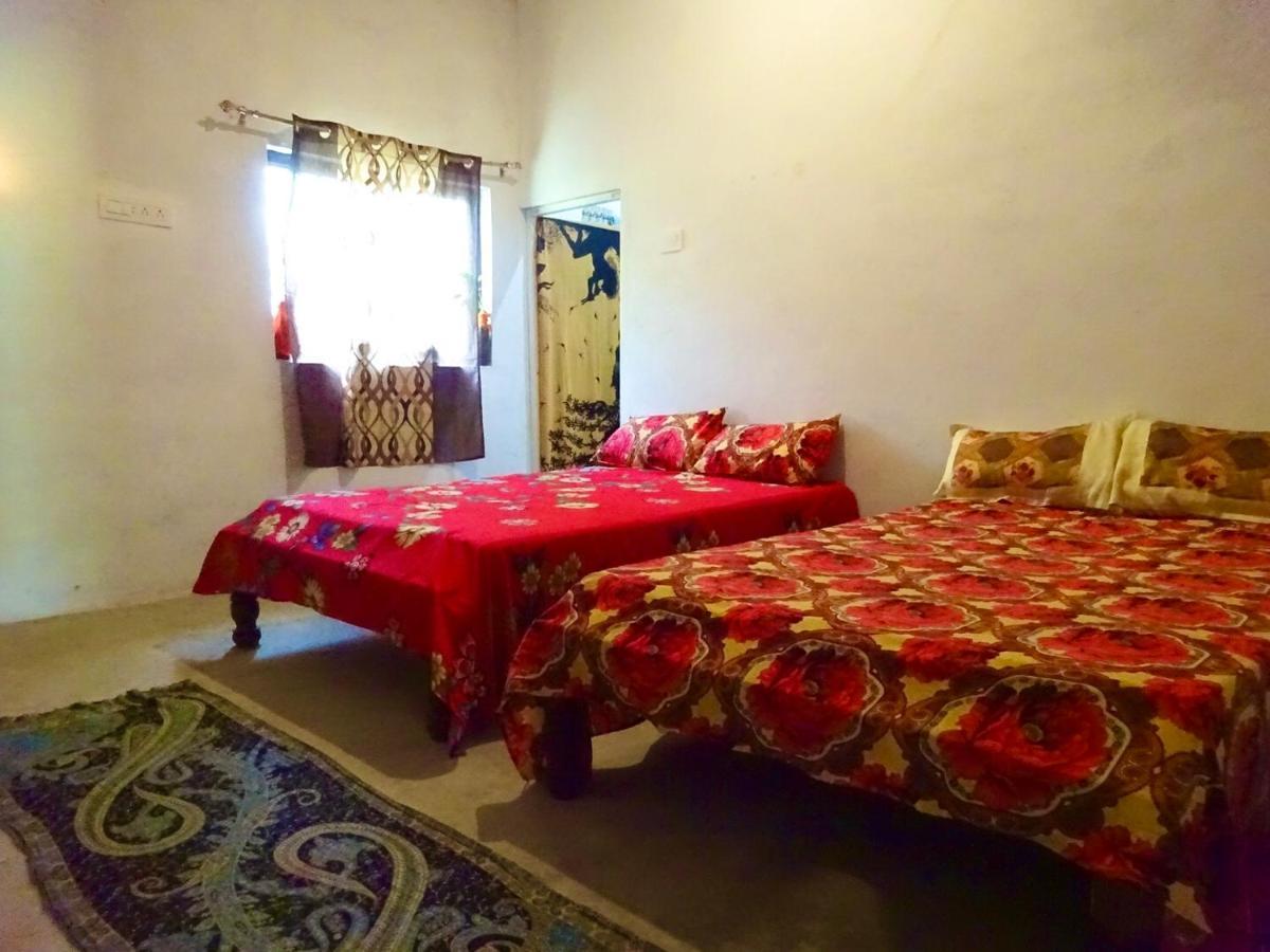 Maji Homestay Кхаджурахо Экстерьер фото