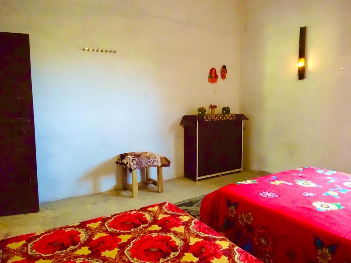 Maji Homestay Кхаджурахо Экстерьер фото